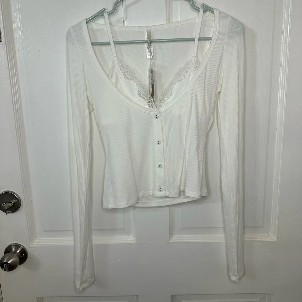 NWOT SKIMS Soft Lounge Lace Long Sleeve Button Up in Marble - Picture 8 of 9